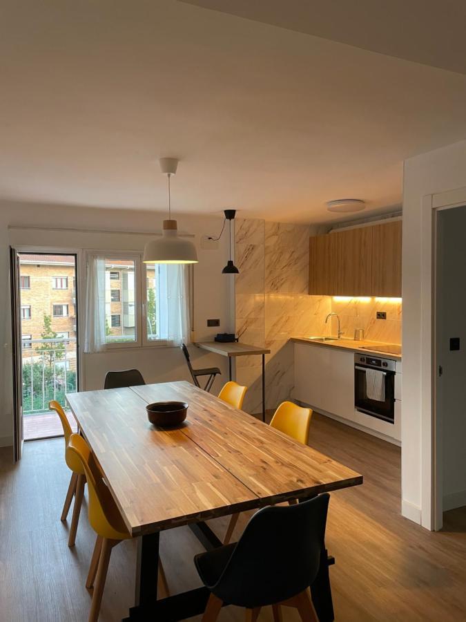 Cozy Apartment 6' From San Sebastian + Parking Usúrbil Esterno foto